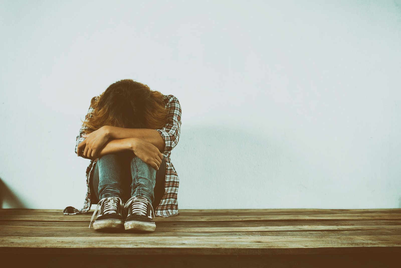 Autolesiones en adolescentes,Conductas autolesivas, regulación emocional, salud mental juvenil, señales de alerta, terapia cognitivo-conductual, apoyo psicológico